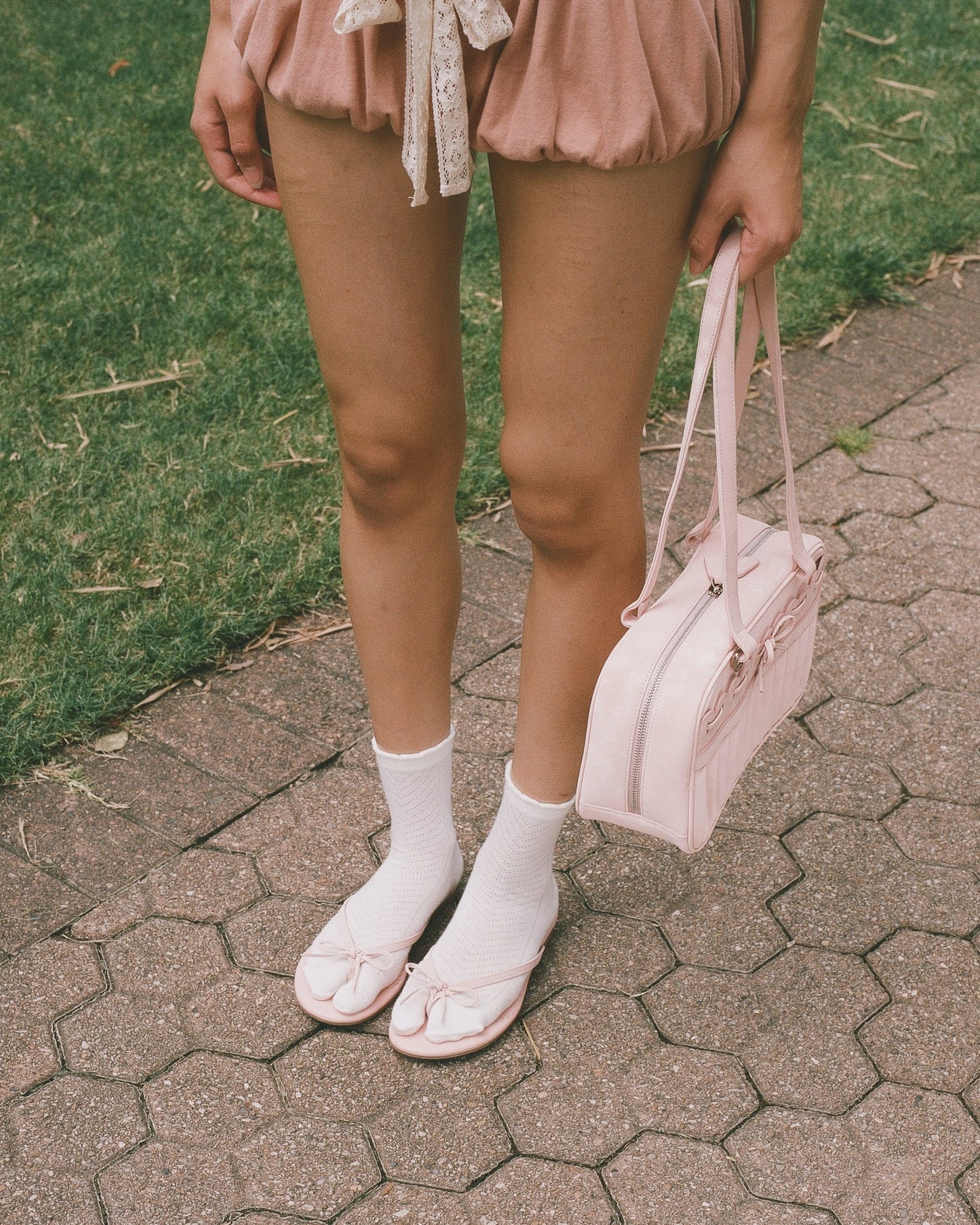 Knit Lace Ankle Tabi Socks