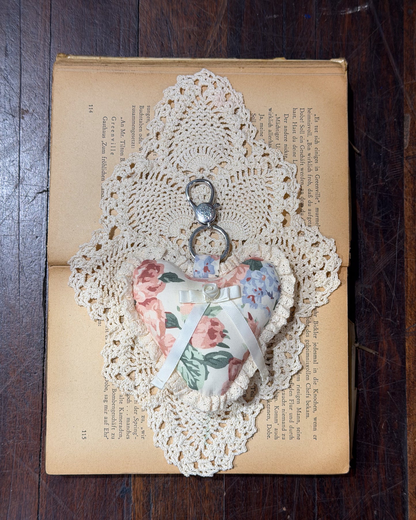 Rosette Heart Keychain - Secret Garden