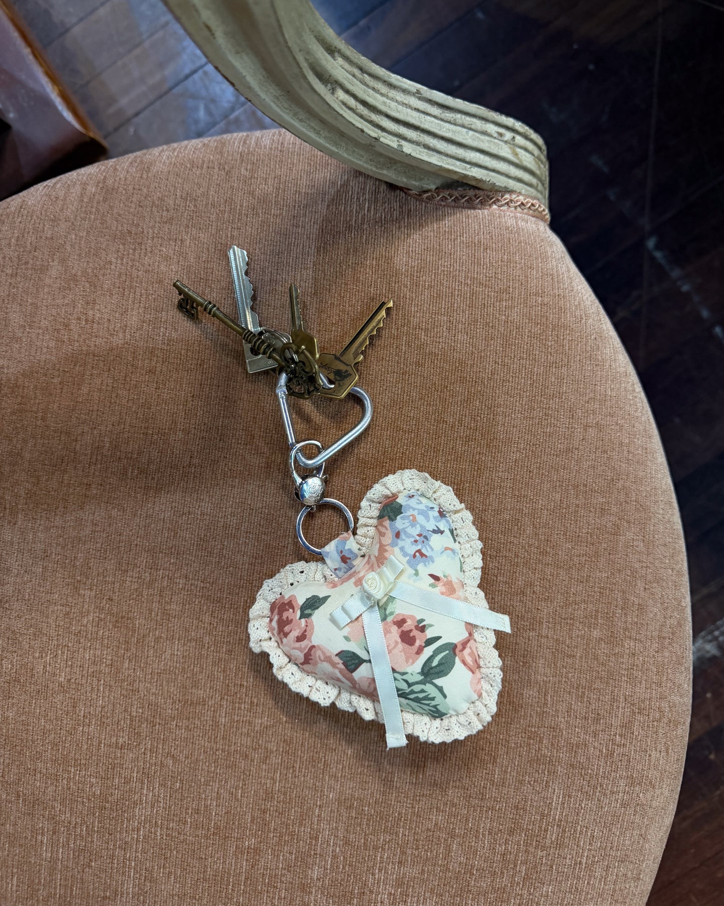 Rosette Heart Keychain - Secret Garden