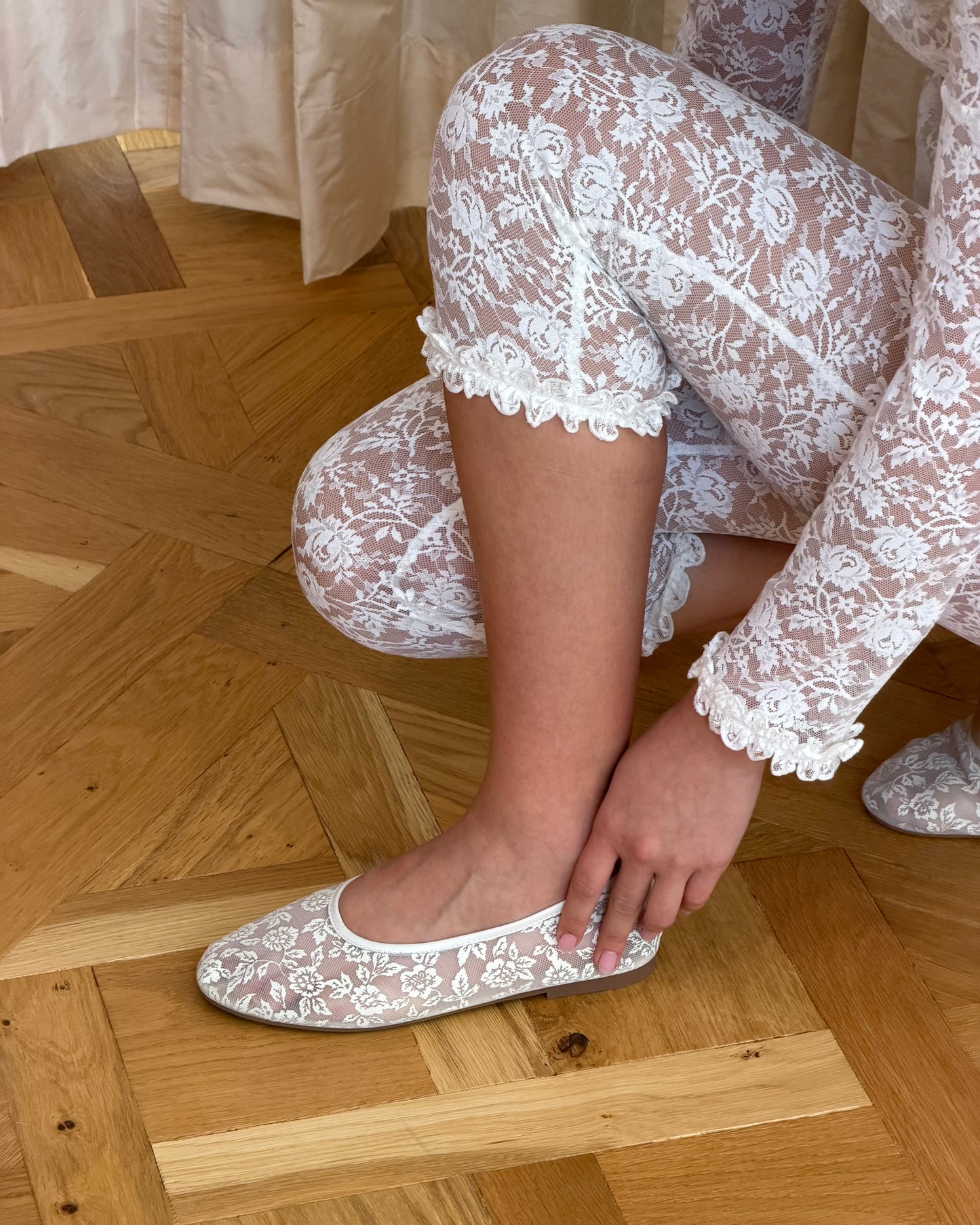 Lace Flats - White