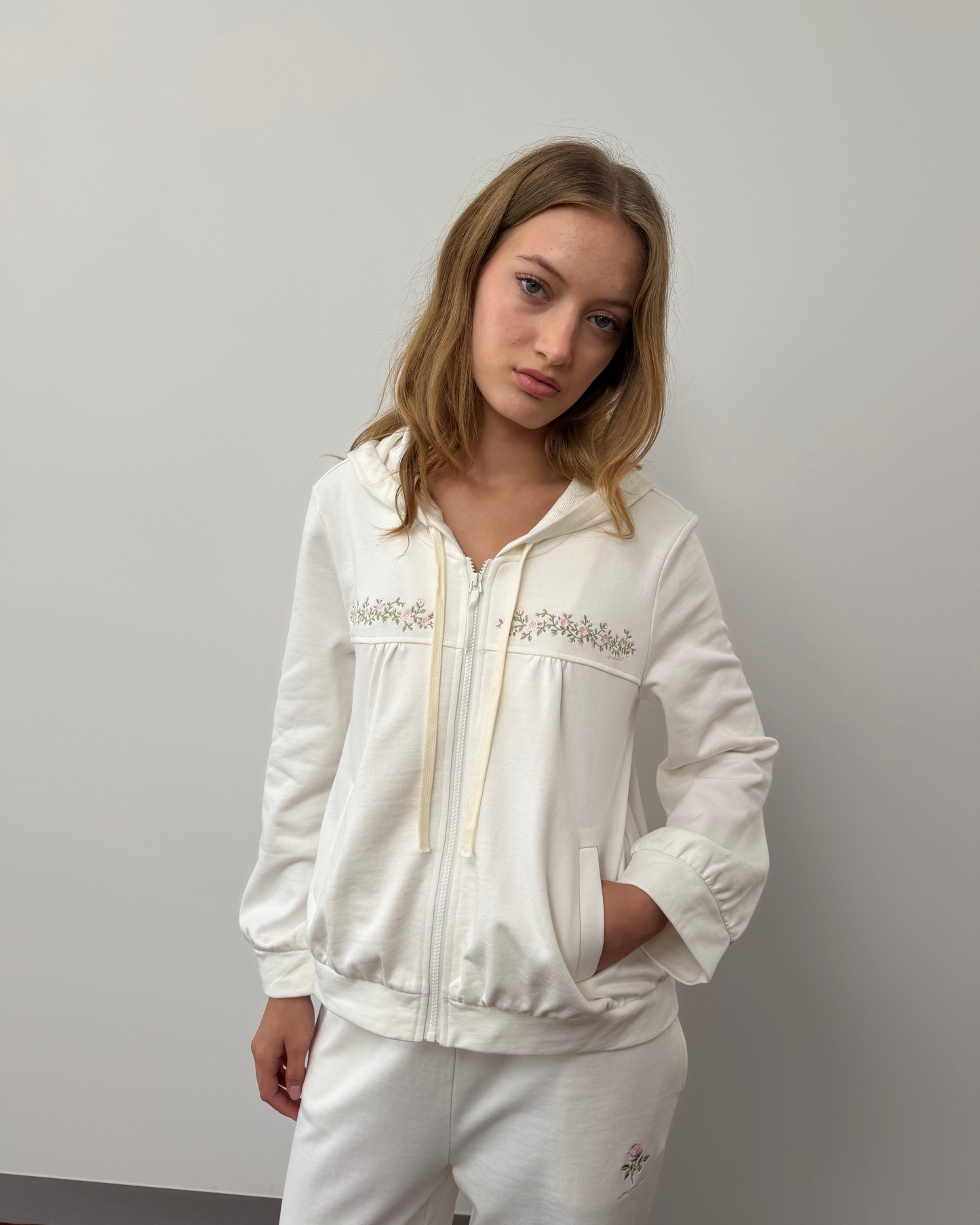 Rosette Vine Embroidery Hoodie - White