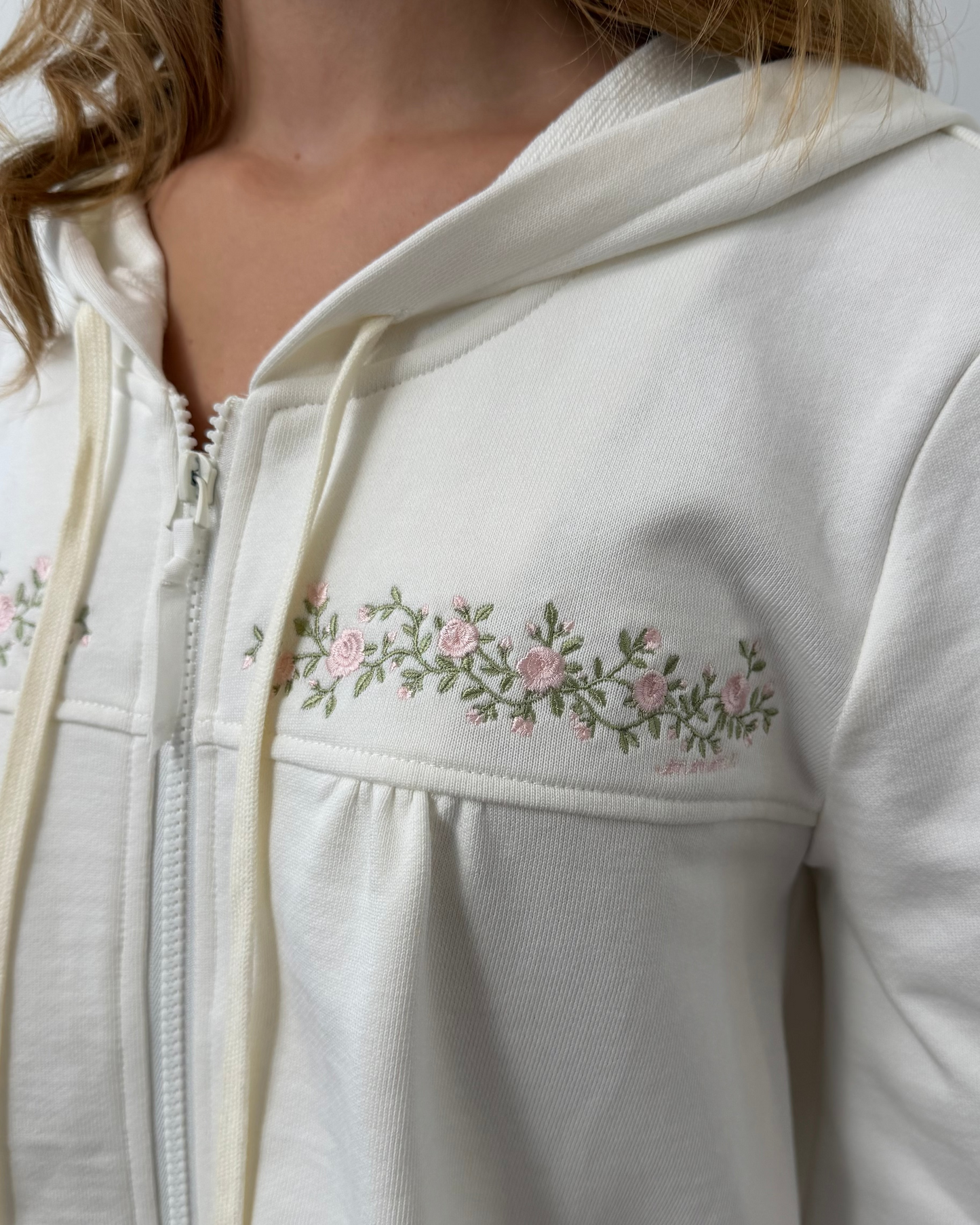 Rosette Vine Embroidery Hoodie - White